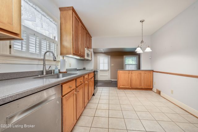 4024 Saint Ives Ct, Norbourne Estates, KY 40207