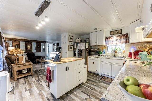 19 Cormorant, Trinity, TX 75862