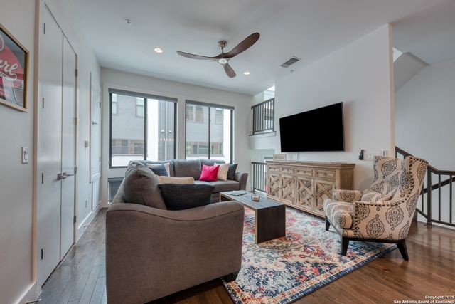 318 W Grayson St Unit 302, San Antonio, TX 78212