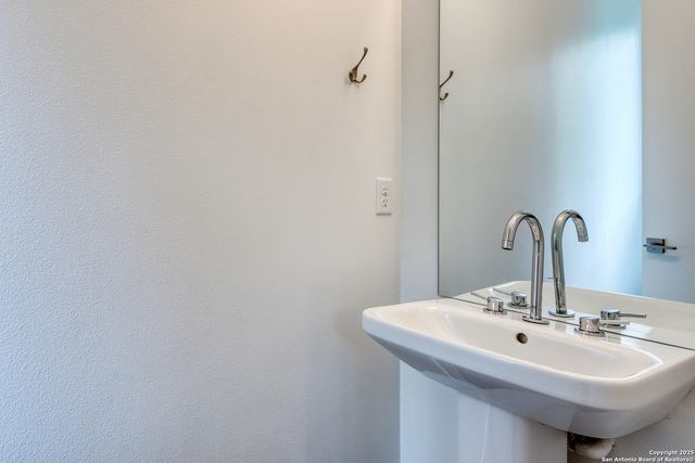 318 W Grayson St Unit 302, San Antonio, TX 78212