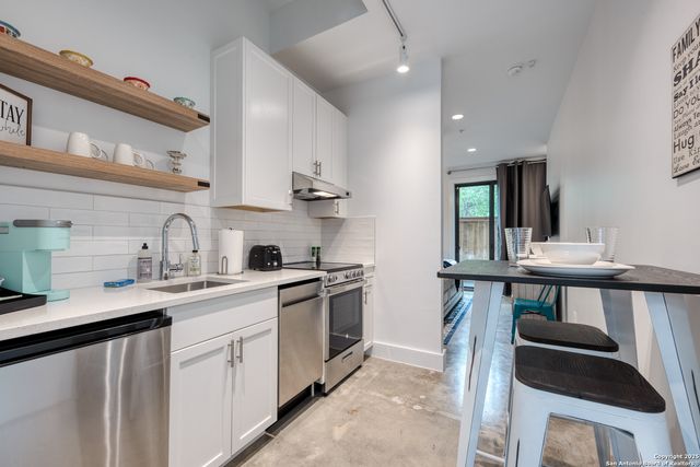 318 W Grayson St Unit 302, San Antonio, TX 78212