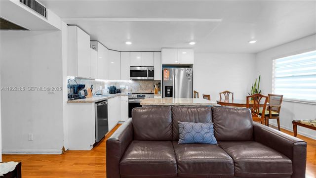 551 SW 135th Ave 208B, Pembroke Pines, FL 33027