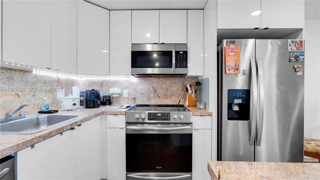 551 SW 135th Ave 208B, Pembroke Pines, FL 33027