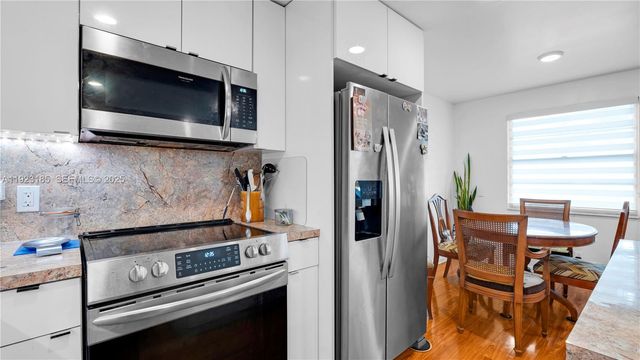 551 SW 135th Ave 208B, Pembroke Pines, FL 33027