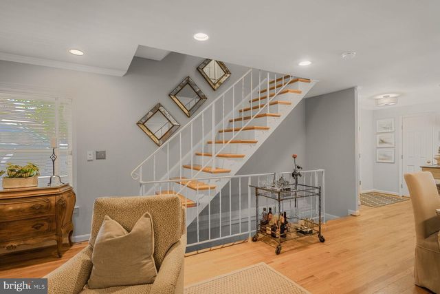 4090 CHERRY HILL RD, Arlington, VA 22207