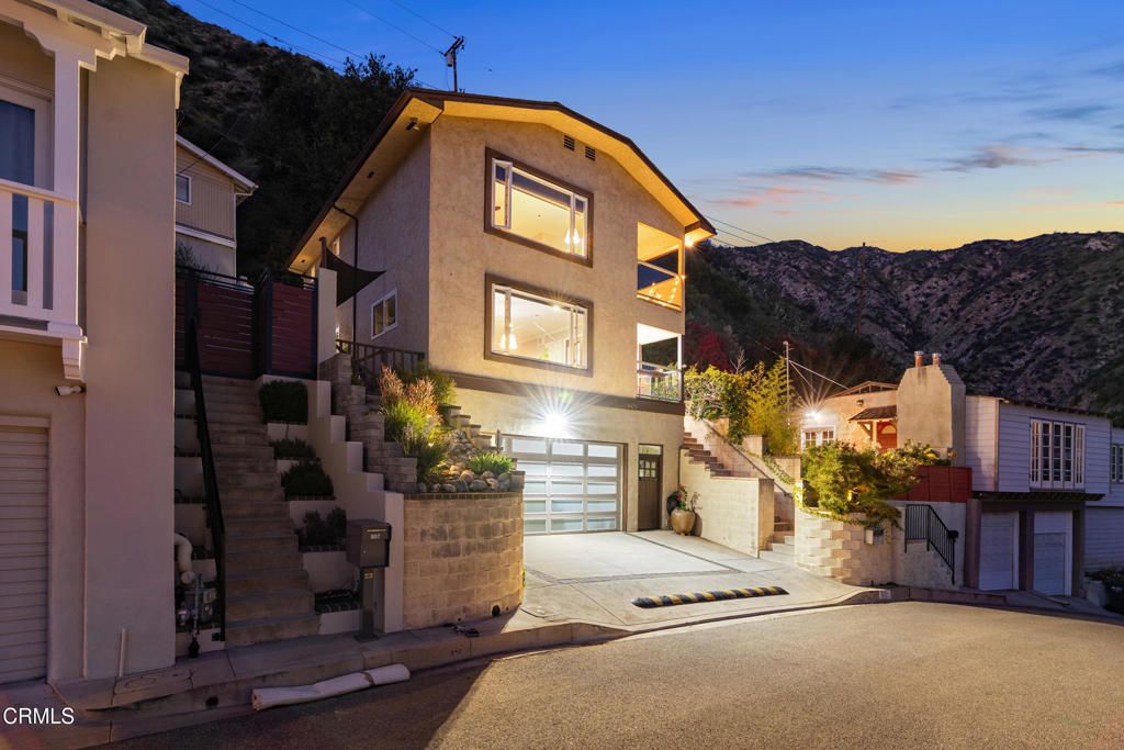 Image 1 of property listing at 809 Skyland Drive, Sierra Madre, CA 91024