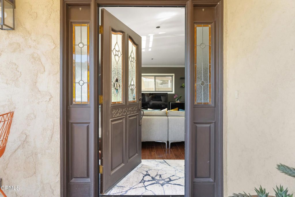 Image 11 of property listing at 809 Skyland Drive, Sierra Madre, CA 91024