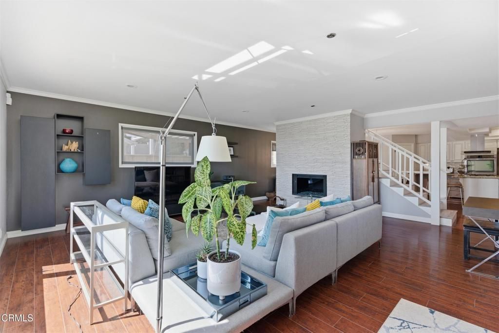 Image 13 of property listing at 809 Skyland Drive, Sierra Madre, CA 91024