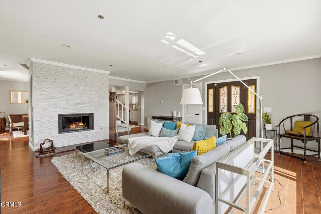 Image 14 of property listing at 809 Skyland Drive, Sierra Madre, CA 91024