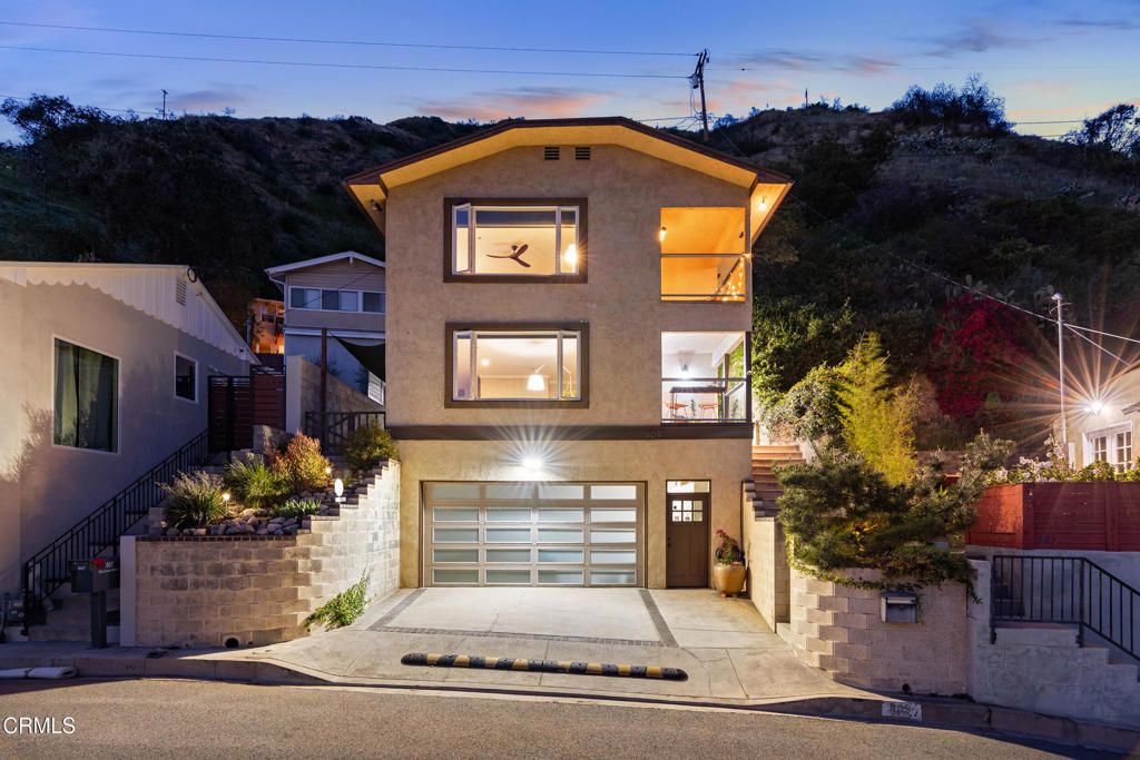 Image 2 of property listing at 809 Skyland Drive, Sierra Madre, CA 91024