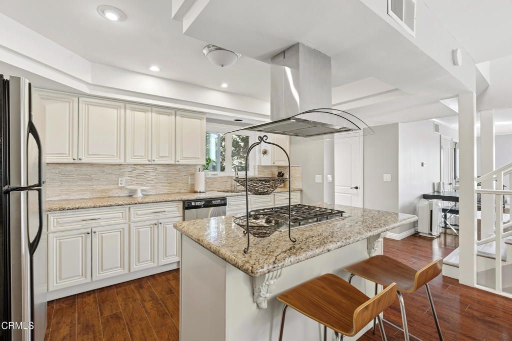 Image 20 of property listing at 809 Skyland Drive, Sierra Madre, CA 91024