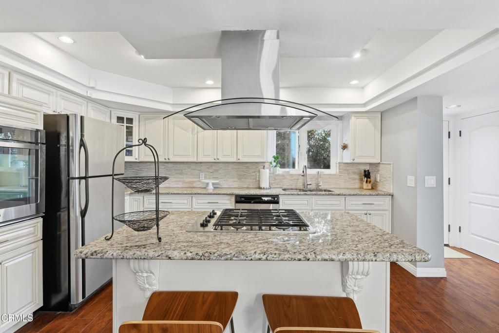 Image 21 of property listing at 809 Skyland Drive, Sierra Madre, CA 91024