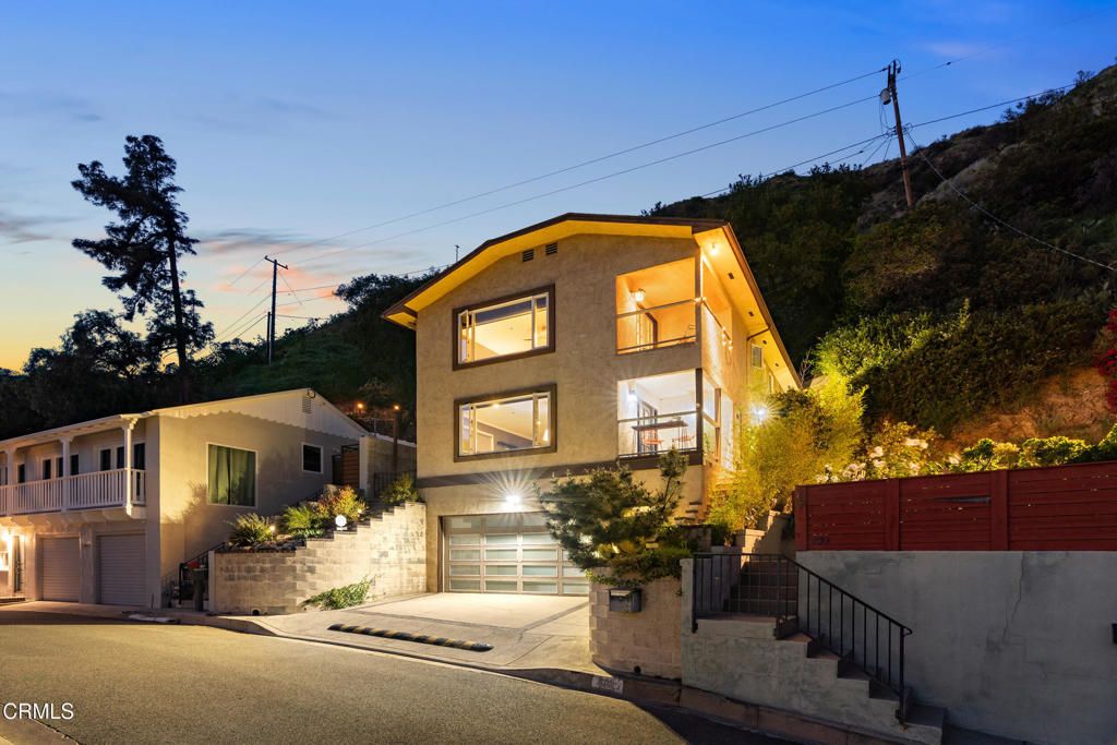 Image 3 of property listing at 809 Skyland Drive, Sierra Madre, CA 91024