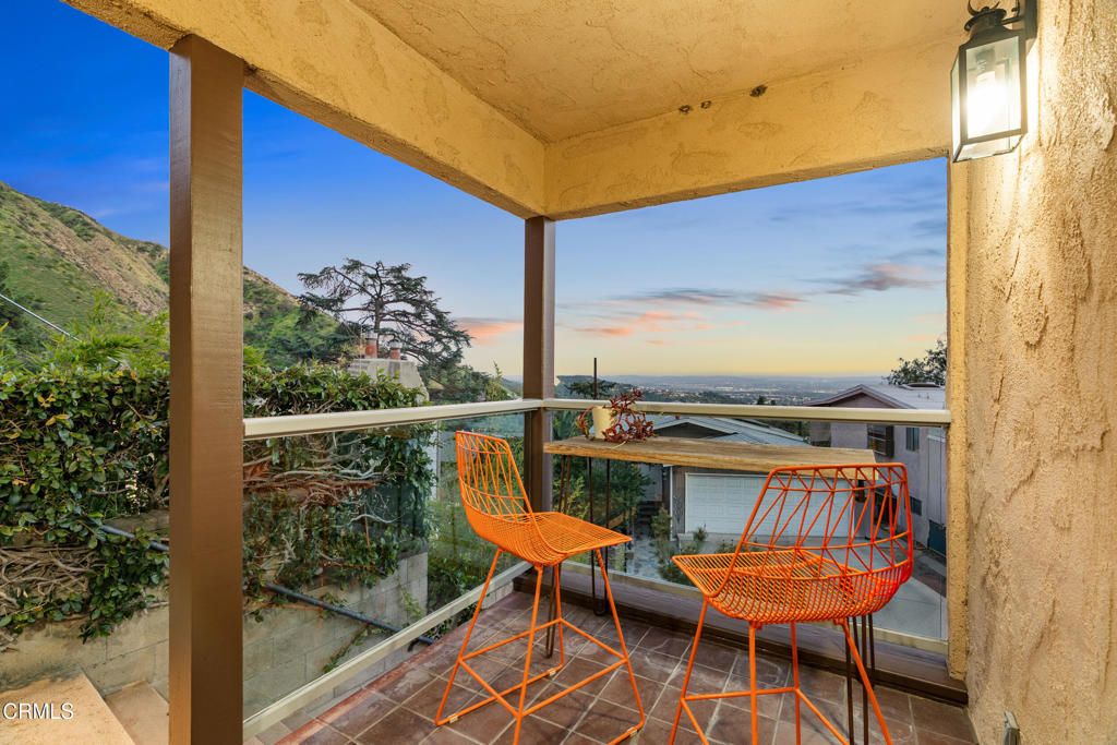 Image 7 of property listing at 809 Skyland Drive, Sierra Madre, CA 91024