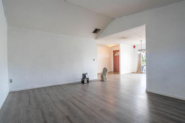 550 NW 214th 201, Miami Gardens, FL 33169