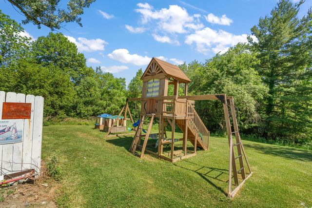 13 S Beulah Vista Drive, Hebron, IN 46341