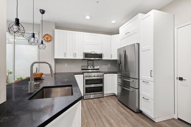 1816 Cayman Way, Vista, CA 92081