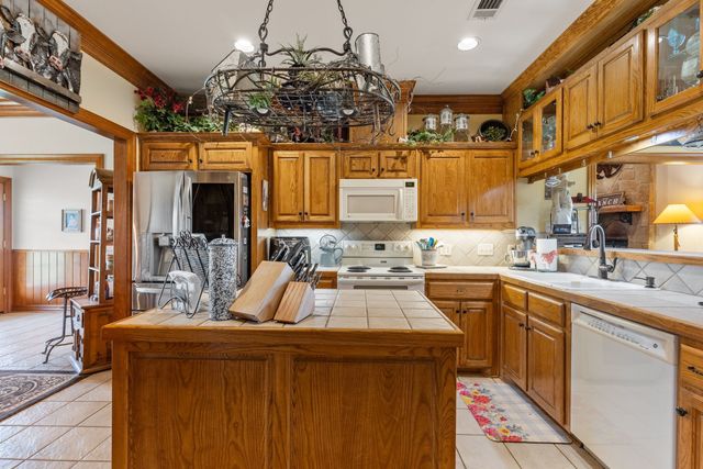 5562 County Road 1037, Celeste, TX 75423