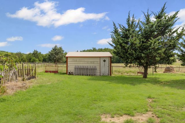 5562 County Road 1037, Celeste, TX 75423