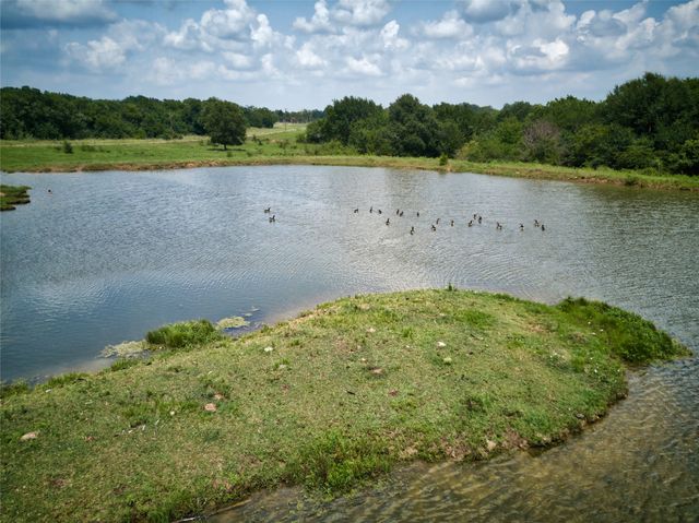 5562 County Road 1037, Celeste, TX 75423