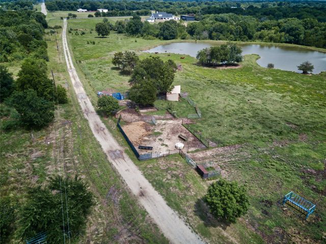 5562 County Road 1037, Celeste, TX 75423