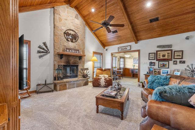 5562 County Road 1037, Celeste, TX 75423
