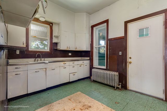 8852 S Wallace Street, Chicago, IL 60620