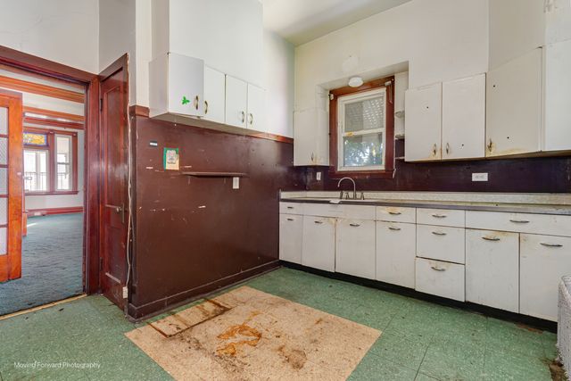 8852 S Wallace Street, Chicago, IL 60620