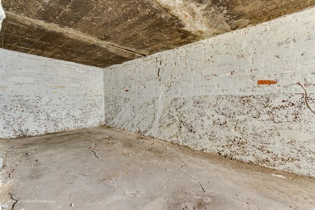 8852 S Wallace Street, Chicago, IL 60620