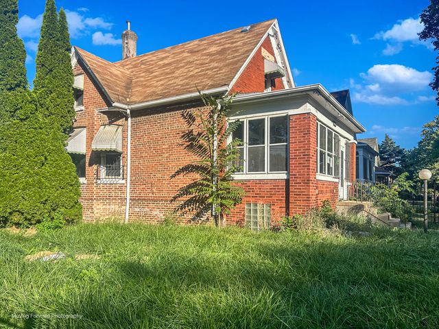 8852 S Wallace Street, Chicago, IL 60620