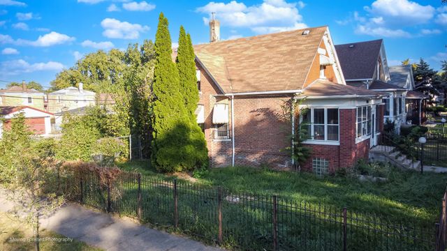 8852 S Wallace Street, Chicago, IL 60620