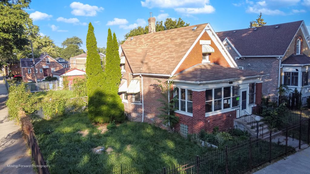 8852 S Wallace Street, Chicago, IL 60620