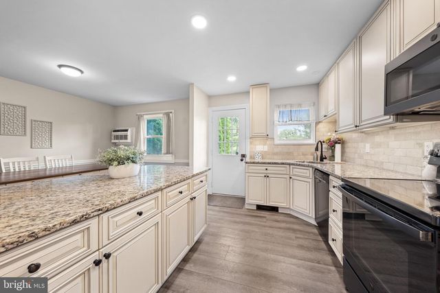 1165 EAGLE ST, Allentown, PA 18106