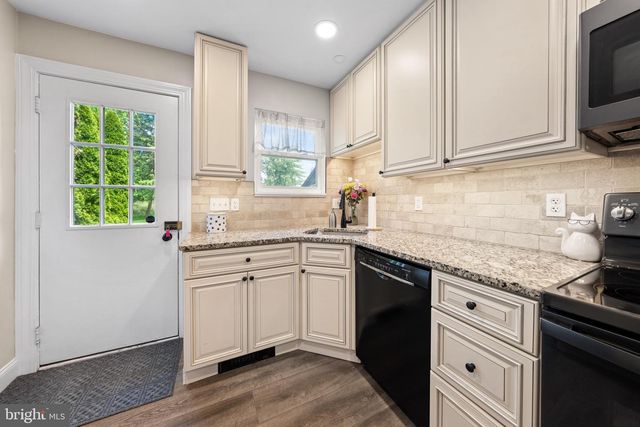 1165 EAGLE ST, Allentown, PA 18106