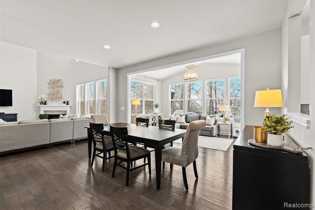 4522 Twin Beach Court, West Bloomfield, MI 48323