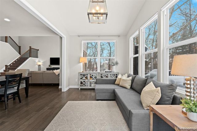 4522 Twin Beach Court, West Bloomfield, MI 48323