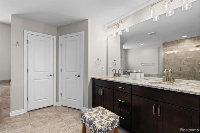 4522 Twin Beach Court, West Bloomfield, MI 48323