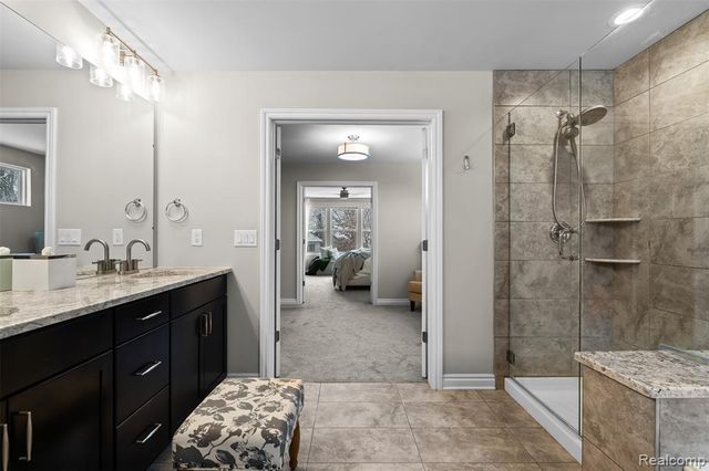 4522 Twin Beach Court, West Bloomfield, MI 48323