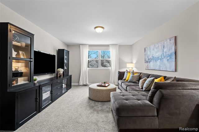 4522 Twin Beach Court, West Bloomfield, MI 48323