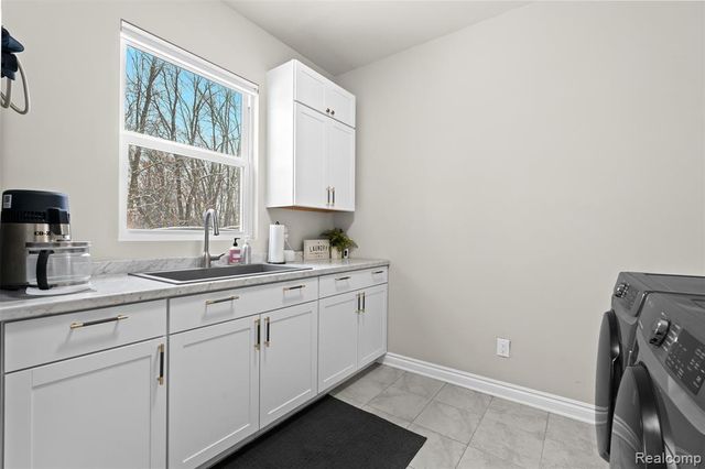 4522 Twin Beach Court, West Bloomfield, MI 48323