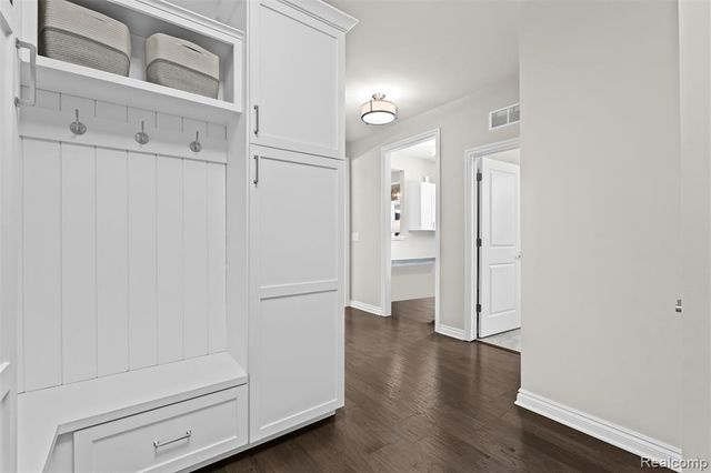 4522 Twin Beach Court, West Bloomfield, MI 48323