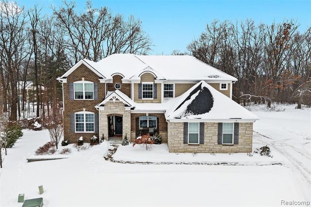 4522 Twin Beach Court, West Bloomfield, MI 48323