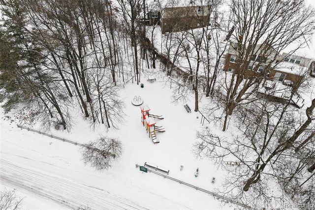 4522 Twin Beach Court, West Bloomfield, MI 48323