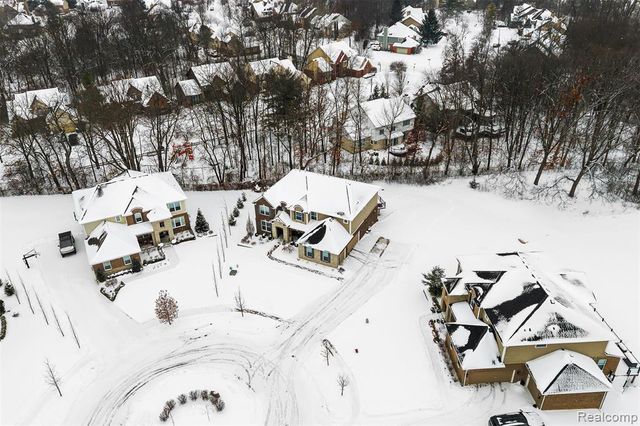 4522 Twin Beach Court, West Bloomfield, MI 48323