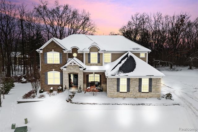 4522 Twin Beach Court, West Bloomfield, MI 48323