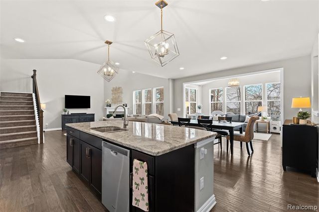 4522 Twin Beach Court, West Bloomfield, MI 48323