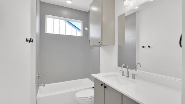 7208 Providence Ave 2, Austin, TX 78752