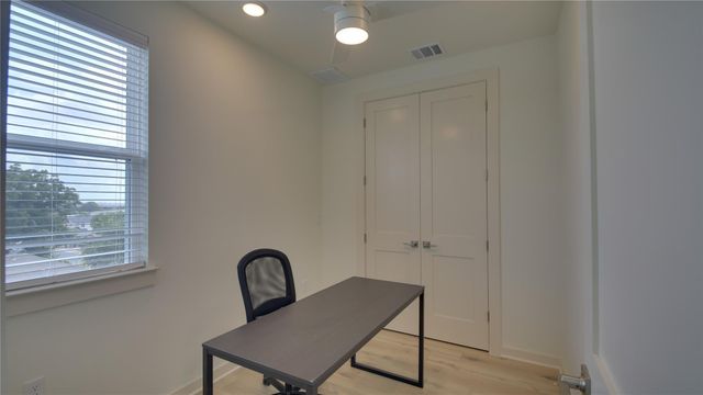 7208 Providence Ave 2, Austin, TX 78752