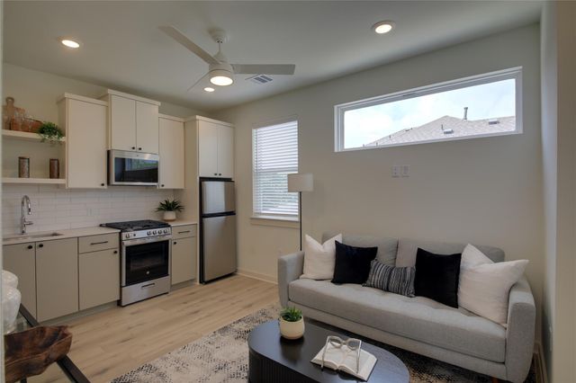 7208 Providence Ave 2, Austin, TX 78752