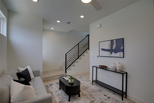 7208 Providence Ave 2, Austin, TX 78752